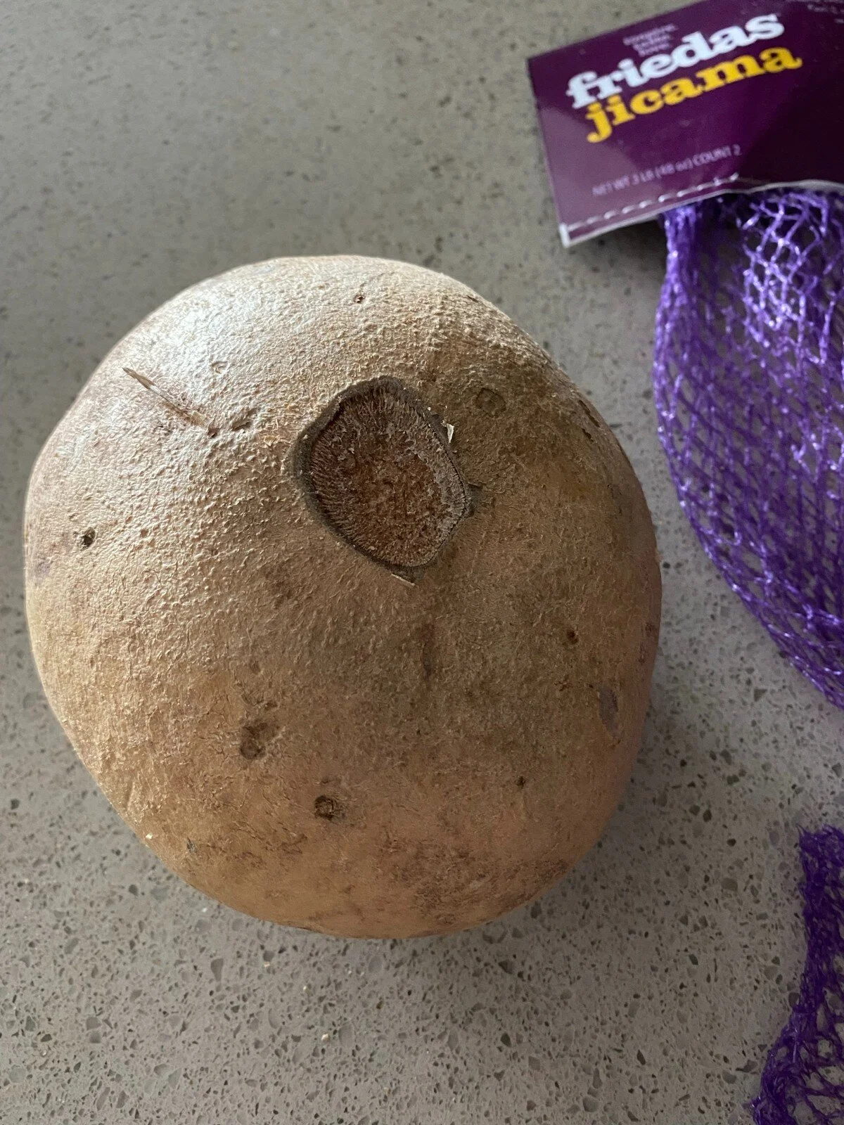アメリカのスーパーで見かける謎の野菜・ヒカマ (Jicama)の話